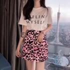 Lettering Short-sleeve T-shirt / Leopard A-line Skirt