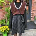 V-neck Sleeveless Contrast-trim Sweater