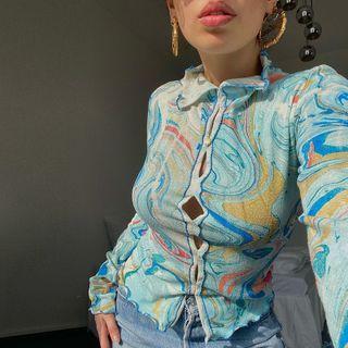 Long Sleeve Buttoned Wave Print Top