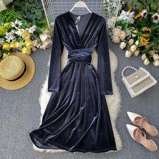 V-neck Velvet Long-sleeve Midi Dress