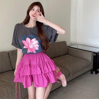 Printed Loose T-shirt / Layered Ruffled Mini Skirt