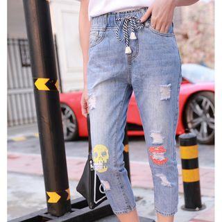 Print Distressed Capri Jeans