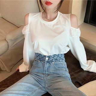 Cold Shoulder Sweatshirt / Boot-cut Jeans
