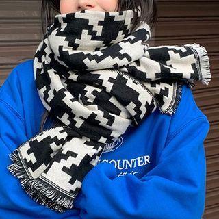 Pixelated Two-tone Fringed Shawl Black - One Size