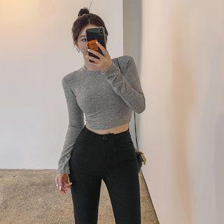 Padded-shoulder Twist-back Cropped Top