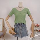V-neck Ribbed Short-sleeve T-shirt