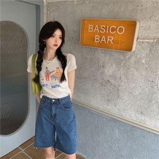 Short-sleeve Bear Print T-shirt / Distressed Denim Shorts