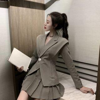 Single-button Blazer / Striped Pleated Skirt