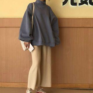 Turtleneck Sweatshirt / Wide-leg Pants