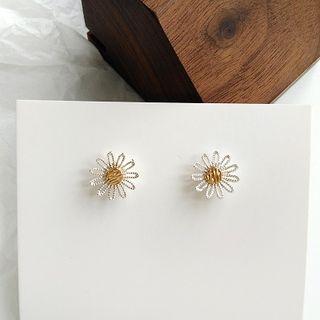 Flower Ear Stud / Earring