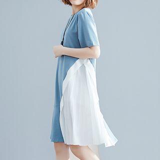 Short-sleeve Pleated Paneled A-line T-shirt Dress