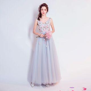 Sleeveless Embellished Applique Wedding Dress