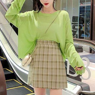 Plain Long-sleeve T-shirt / Plaid A-line Skirt / Set