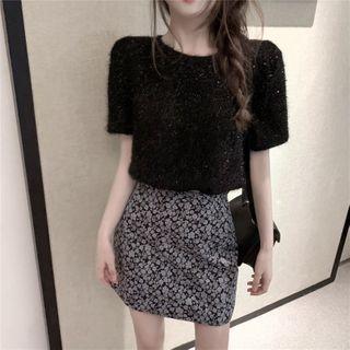 Short-sleeve Cropped Knit Top / Floral Mini Straight-fit Skirt