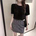 Short-sleeve Cropped Knit Top / Floral Mini Straight-fit Skirt