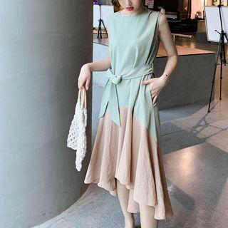 Crewneck Panel Sleeveless Dress With Belt