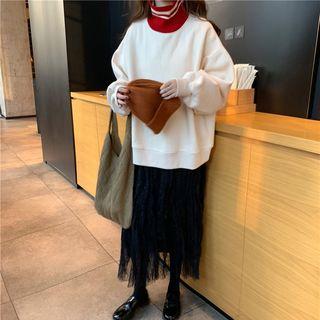 Turtle Neck Sweatshirt / Lace Skirt