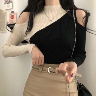 Mock-neck Two-tone Cold-shoulder Ribbed Knit Top