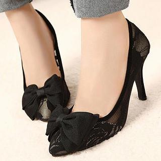 Bow-accent Lace Pumps