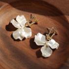 Shell Geometric Drop Earring 1 Pair - 1899 - Bow - White - One Size