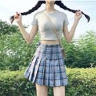 Short-sleeve T-shirt / Plaid Pleated Skirt