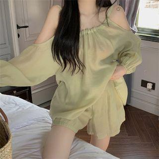 Off Shoulder Plain Cropped Blouse / High-waist Plain Wide Leg Shorts