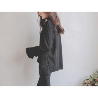 Slit-cuff Dip-back Knit Top