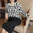 Leopard V-neck Loose-fit Sweater / Plain Skirt