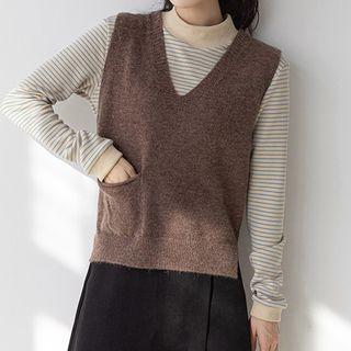 V-neck Pocket Vest / Striped Long-sleeve T-shirt