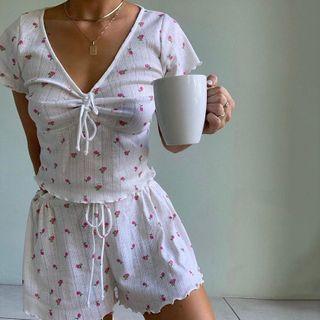 Set: Short-sleeve Flower Print T-shirt + Shorts