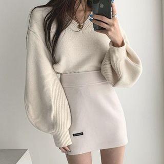 V-neck Lantern-sleeve Sweater / High-waist Slim-fit Skirt