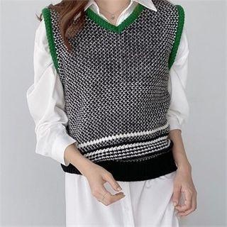 V-neck Contrast-trim Vest Green - One Size