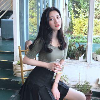 Short-sleeve Round Neck Plain T-shirt