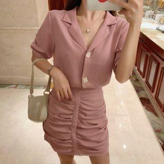 Short-sleeve Plain Collar Button-up Blouse/plain High-waist Crinkled Mini Skirt