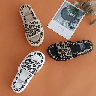 Self-fastener Leopard Slippers