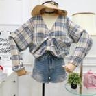 Loose-fit V-neck Plaid Top