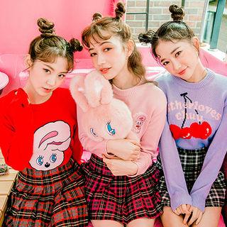 Lettering Illustrated Knit Top (2 Designs)