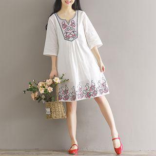 Embroidered Split Neck 3/4 Sleeve Dress