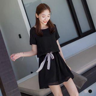 Short Sleeve Tie Waisted Dress