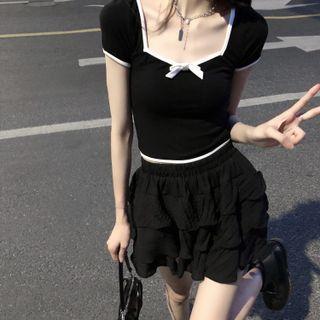 Short-sleeve Contrast Trim Cropped Top / High-waist Layered Pleated Skirt