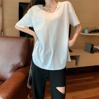 Short-sleeve Plain T-shirt / Ripped Jeans