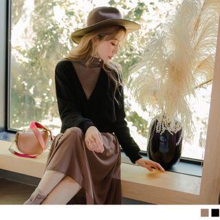 V-neck Long Sleeve Cropped Top