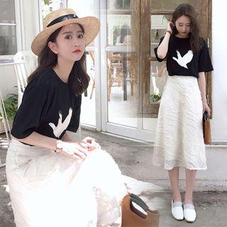 Short Sleeve T-shirt / Fringed Midi Skirt