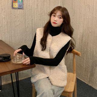 Turtle Neck Long-sleeve Plain Top / Sleeveless Shearling Coat