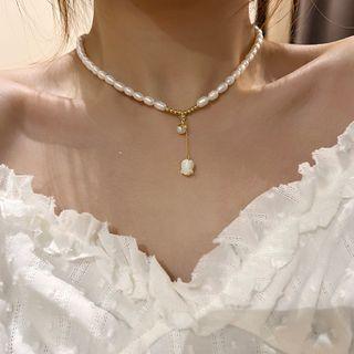 Flower Pendant Faux Pearl Choker White & Gold - One Size