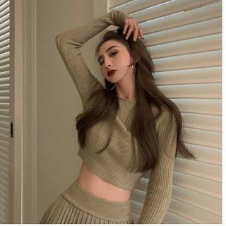 Long-sleeve Knit Top / Pleated Mini A-line Skirt