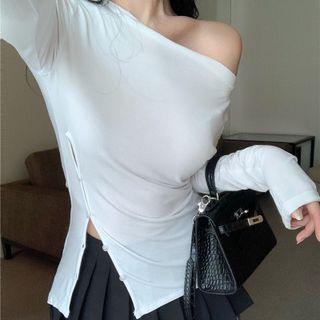 Long-sleeve One-shoulder T-shirt / Mini Pleated Skirt