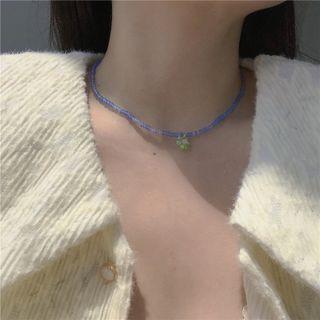 Flower Pendant Faux Pearl Choker