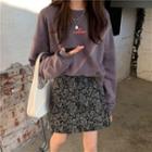 Round Neck Print Sweatshirt / Print Slim-fit Skirt