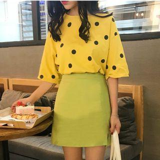 Dotted Elbow Sleeve T-shirt / Plain A-line Skirt